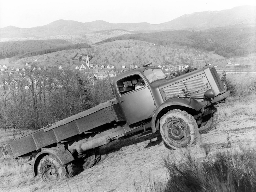 13. L 4500A с металлической кабиной (L303 выпускался с 1939 по 1944 гг., и после войны с 1945 по 1954 гг.) A = Allrad (всеколесный) 4х4