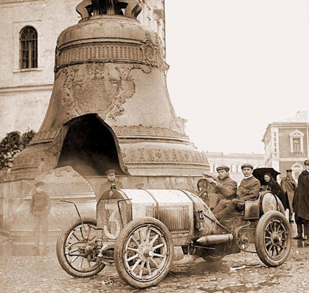 Виктор Эмери на "Бенце" 55/150 PS у Царь-колокола, 1908 г.